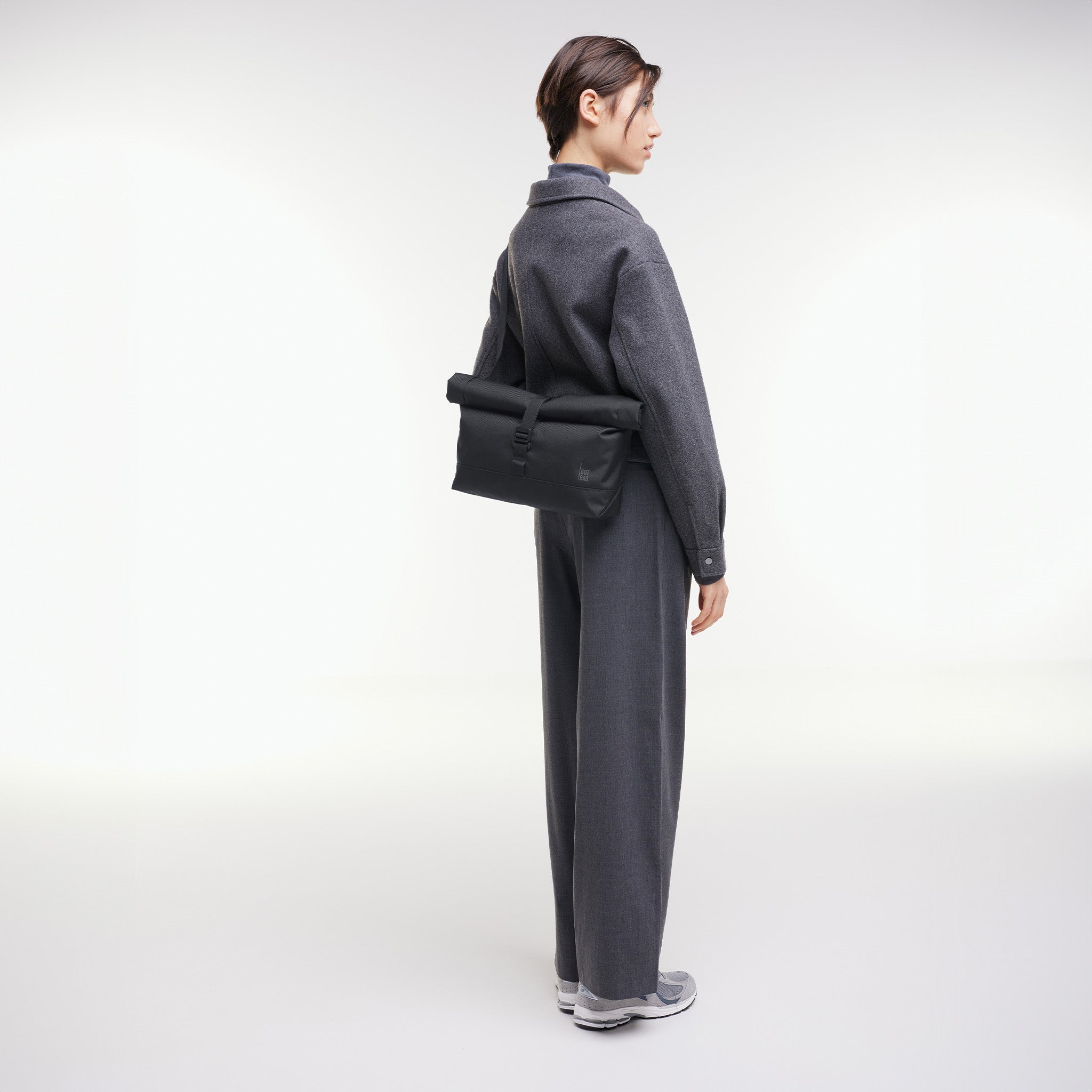 MESSENGER BAG