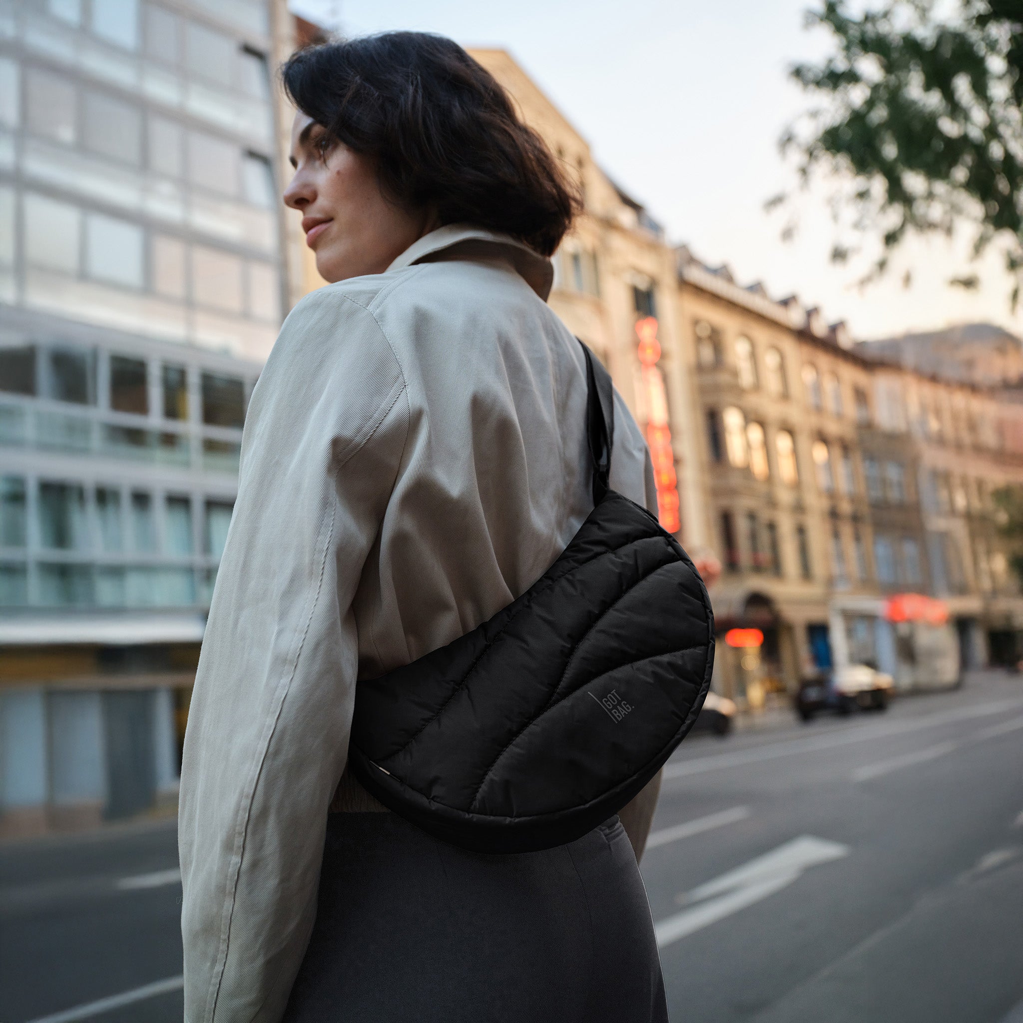 【美品】SWELLY Back U Design OP BLACKMOON WAVY PUFFER MOON BAG SMALL