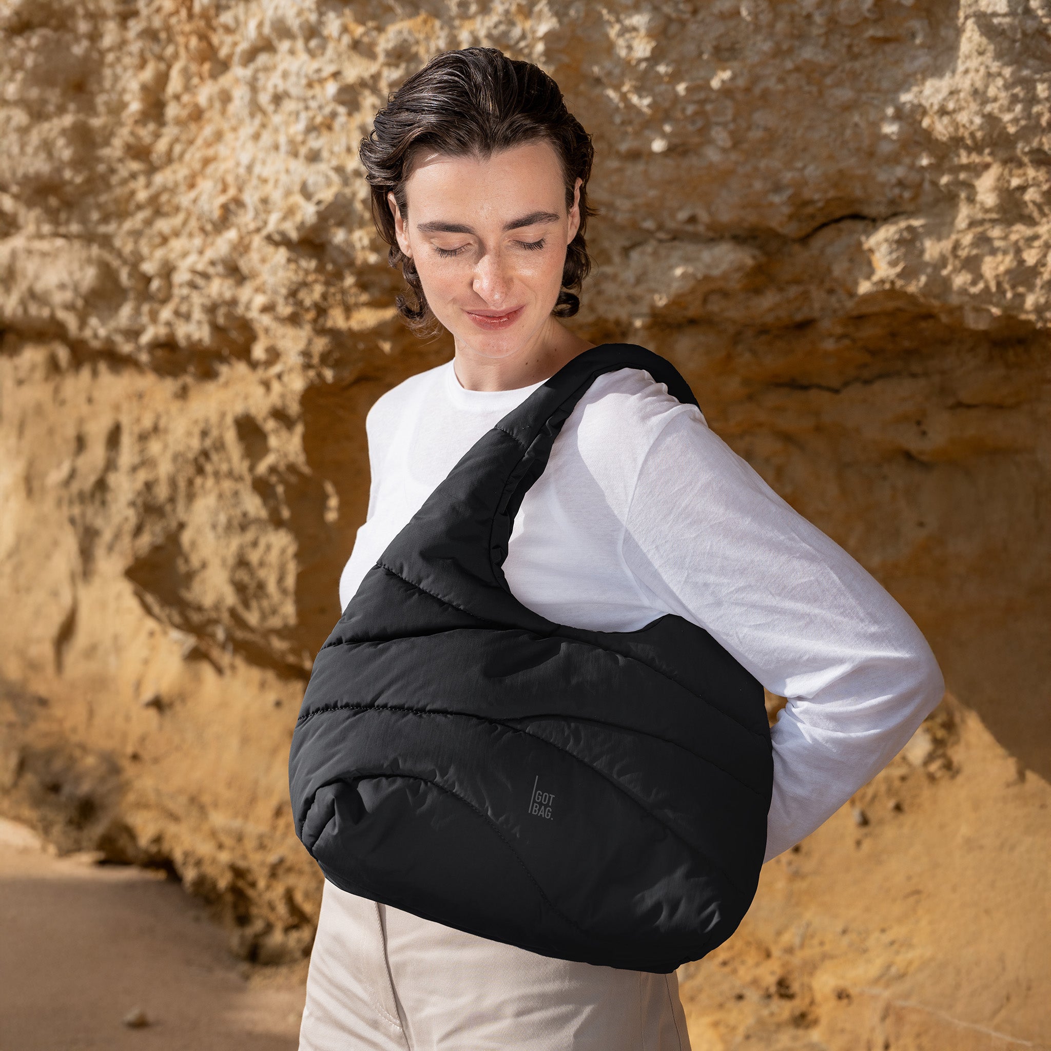 WAVY PUFFER SHOULDER BAG