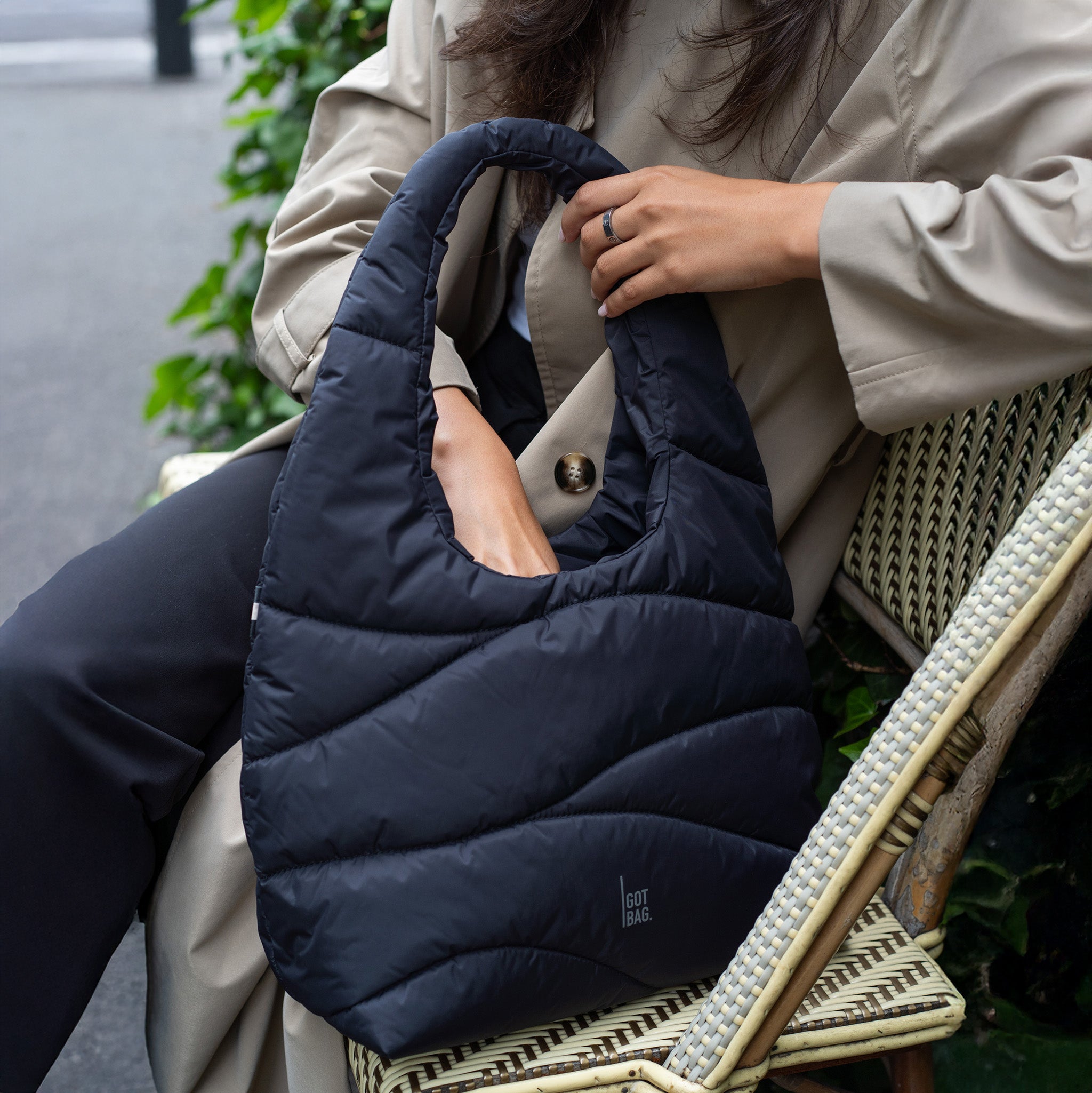 WAVY PUFFER SHOULDER BAG