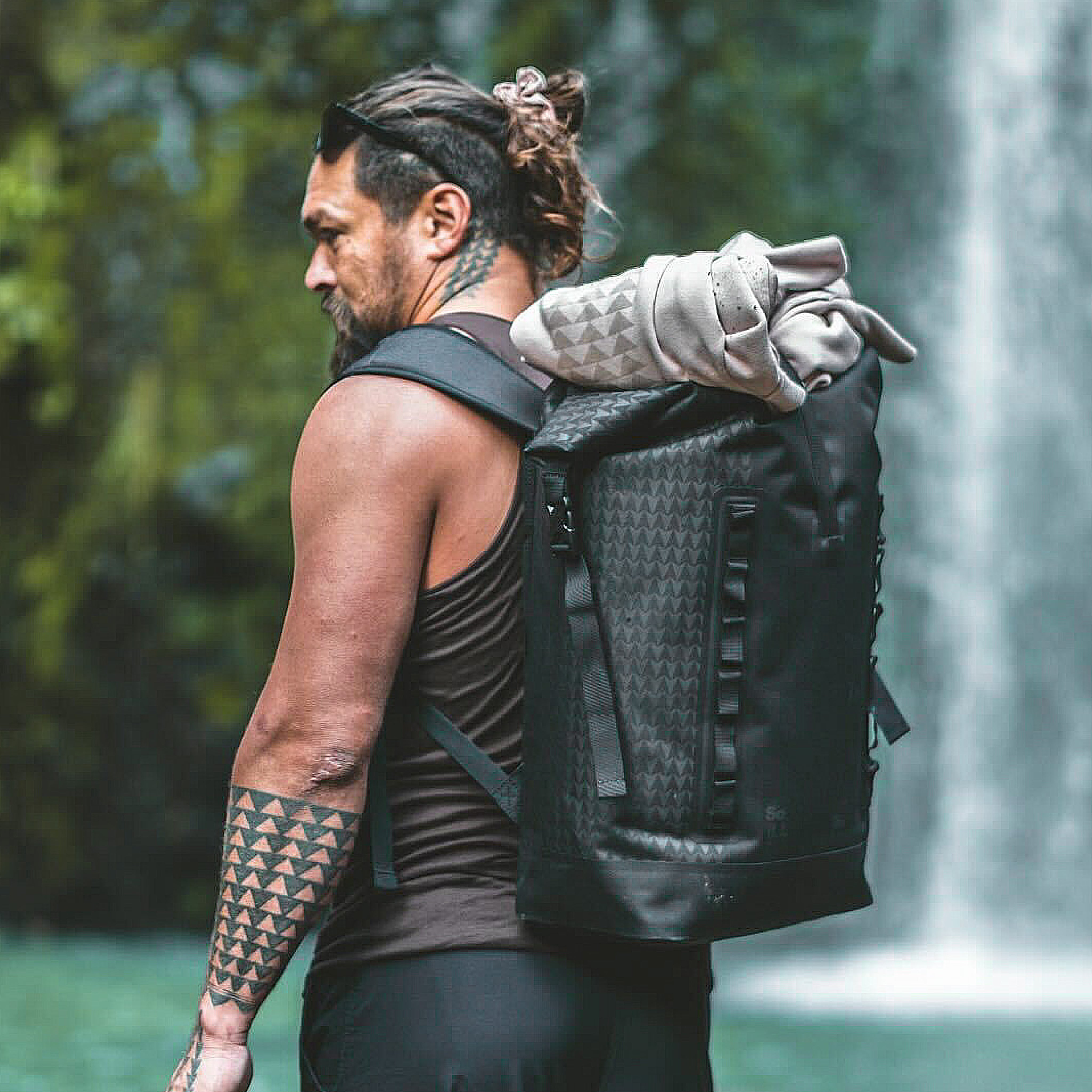 Bubble_ROLLTOP_Jason_Momoa_bla